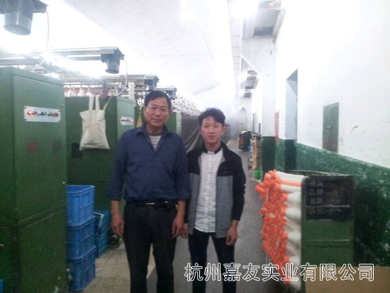 杭州嘉友工程师傅与客户合影